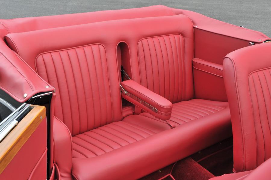 Интерьер Talbot-Lago T23 Mayor Cabriolet 1938 года  (фото 9 из 18)